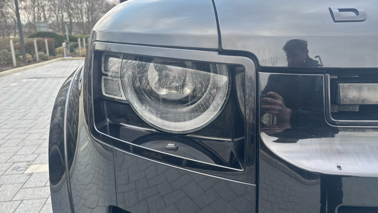 Land Rover Defender 3.0 D250 X-Dynamic SE 110 5dr Auto Diesel Estate